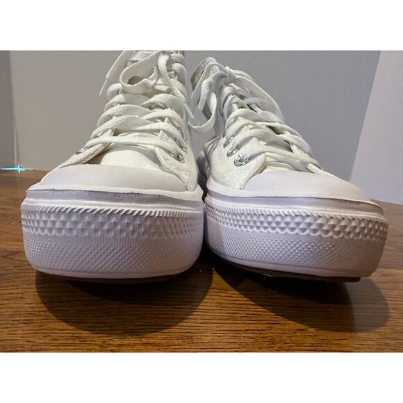Women's Converse Chuck Taylor All Star Moves White 9.5 Iconic Minimalist Style - Picture 4 of 9